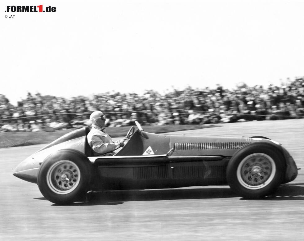 Silverstone (Großbritannien) 1950: Giuseppe Farina gewinnt mit einem 1,5-Liter-Kompressor von Alfa Romeo den ersten Grand Prix der Formel-1-WM-Geschichte. Silverstone (Großbritannien) 1950: Giuseppe Farina gewinnt mit einem 1,5-Liter-Kompressor von Alfa Romeo den ersten Grand Prix der Formel-1-WM-Geschichte.