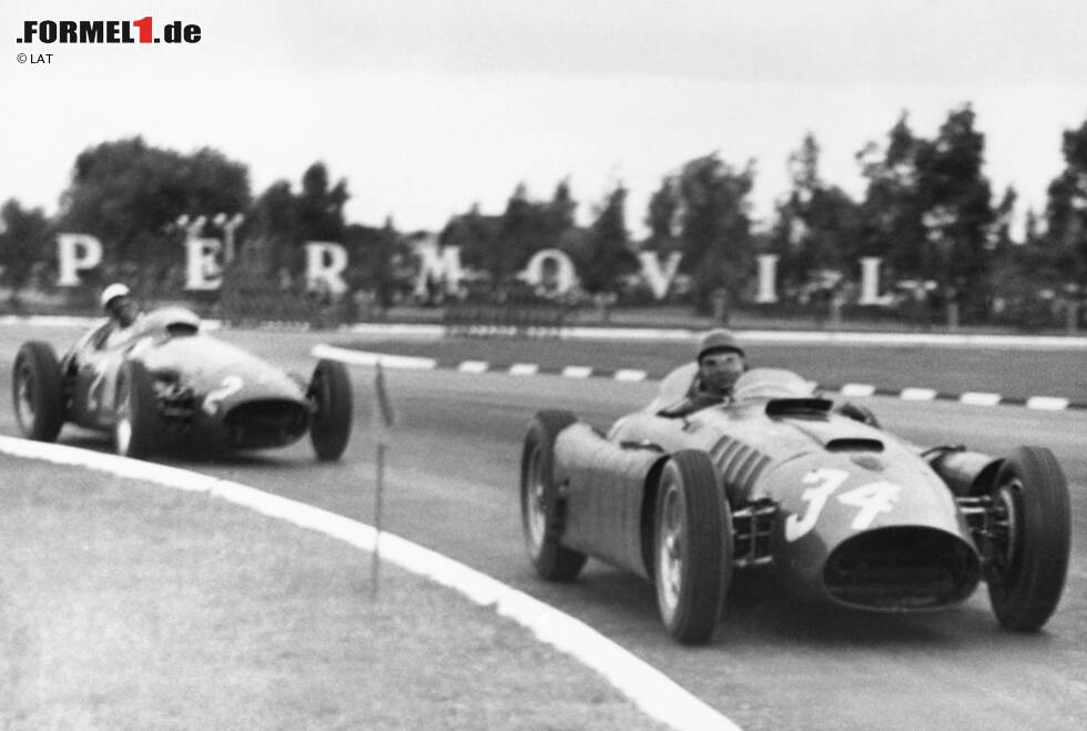 Foto zur News: Buenos Aires (Argentinien) 1956: Juan Manuel Fangio und Luigi Musso teilen sich einen Ferrari D50 und gewinnen zum ersten Mal mit einem V8-Motor.