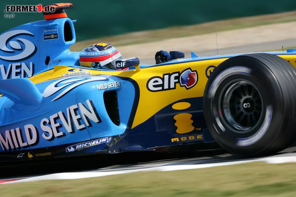 Schanghai (China) 2005: Fernando Alonso gewinnt mit einem 72-Grad-Motor von Renault und krönt sich zum Weltmeister. Es sollte der letzte eines V10-Saugmotors in der Formel 1 bleiben. Foto zur News: Schanghai (China) 2005: Fernando Alonso gewinnt mit einem 72-Grad-Motor von Renault und krönt sich zum Weltmeister. Es sollte der letzte eines V10-Saugmotors in der Formel 1 bleiben.