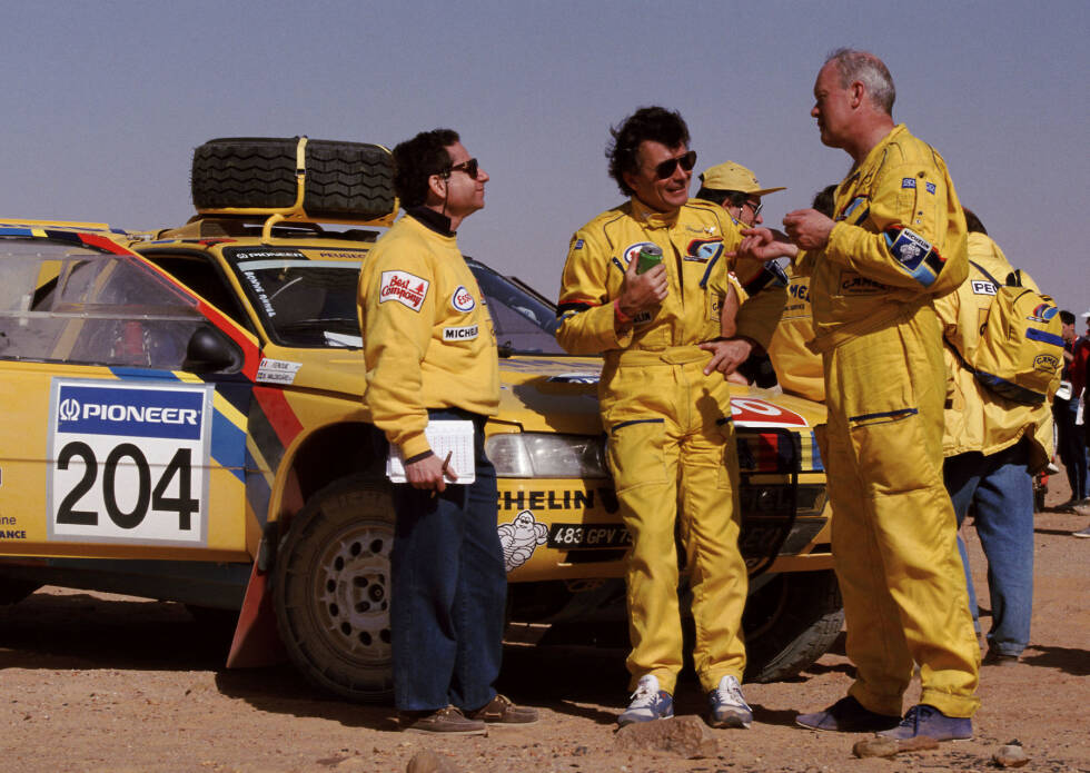 Foto zur News: Er entschied sich, seinen Peugeot 205 Turbo 16 bei der Rallye Paris-Dakar an den Start zu schicken und leitete eine ab 1987 währende Erfolgsserie ein. 1989 spannte er seine Superstars Ari Vatanen und Jacky Ickx ein.