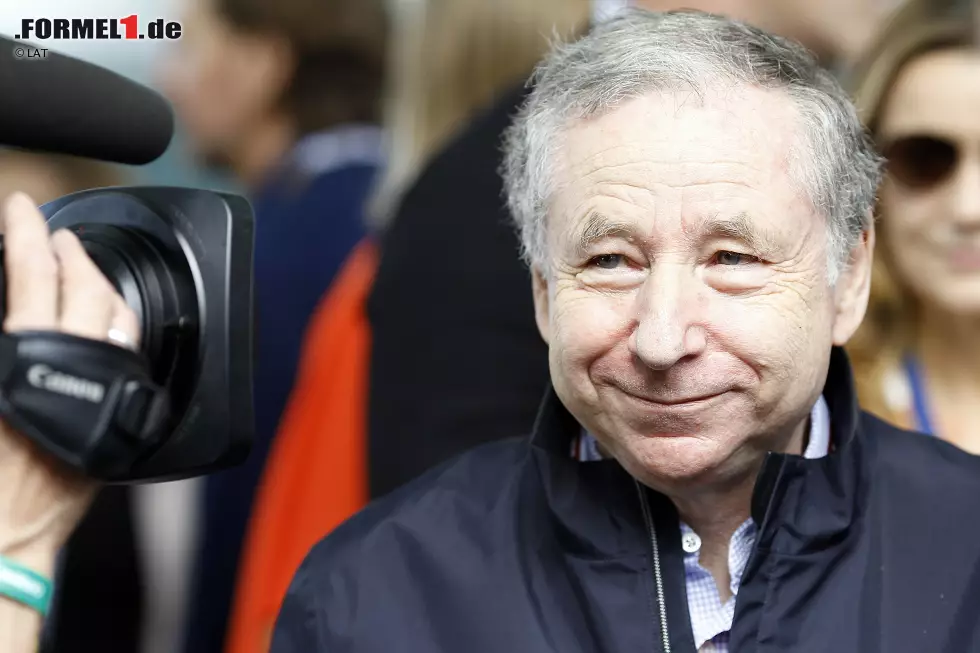 Foto zur News: Jean Todt wurde am 25. Februar 1946 in Pierrefort in der Auvergne geboren. Sein Vater, ein jüdischer Arzt, war im Zweiten Weltkrieg aus Polen nach Frankreich geflüchtet. Für ein Studium der Wirtschaftswissenschaften zog Todt nach Paris und entdeckte Motorsport als Hobby. Mit Freunden begann er, in der Freizeit an Tourenwagen zu basteln.