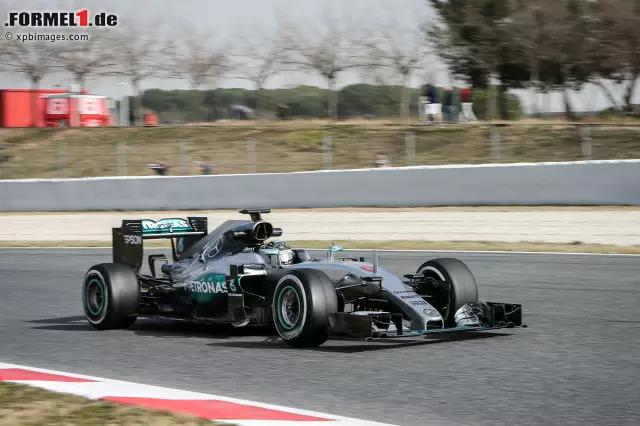 Foto zur News: Mercedes W07 Hybrid (2016): Die Stuttgarter legen auf Darstellung von Technologie viel Wert, daher musste das Wort "Hybrid" in die Bezeichnung. Die "07" steht für die Seriennummer und das "W" schlichtweg für ...