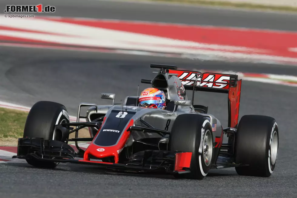 Haas VF-16 (2016): Die erste von Haas entwickelte CNC-Maschine trug die Bezeichung VF-1. Das darauf basierende Wortspiel für die Grand-Prix-Premierensaison lautet folgerichtig ausgeschrieben: "Very First F1 2016". Ob sich der Wagen vertikal über die Formel-1-Strecken fräst? Foto zur News: Haas VF-16 (2016): Die erste von Haas entwickelte CNC-Maschine trug die Bezeichung VF-1. Das darauf basierende Wortspiel für die Grand-Prix-Premierensaison lautet folgerichtig ausgeschrieben: "Very First F1 2016". Ob sich der Wagen vertikal über die Formel-1-Strecken fräst?