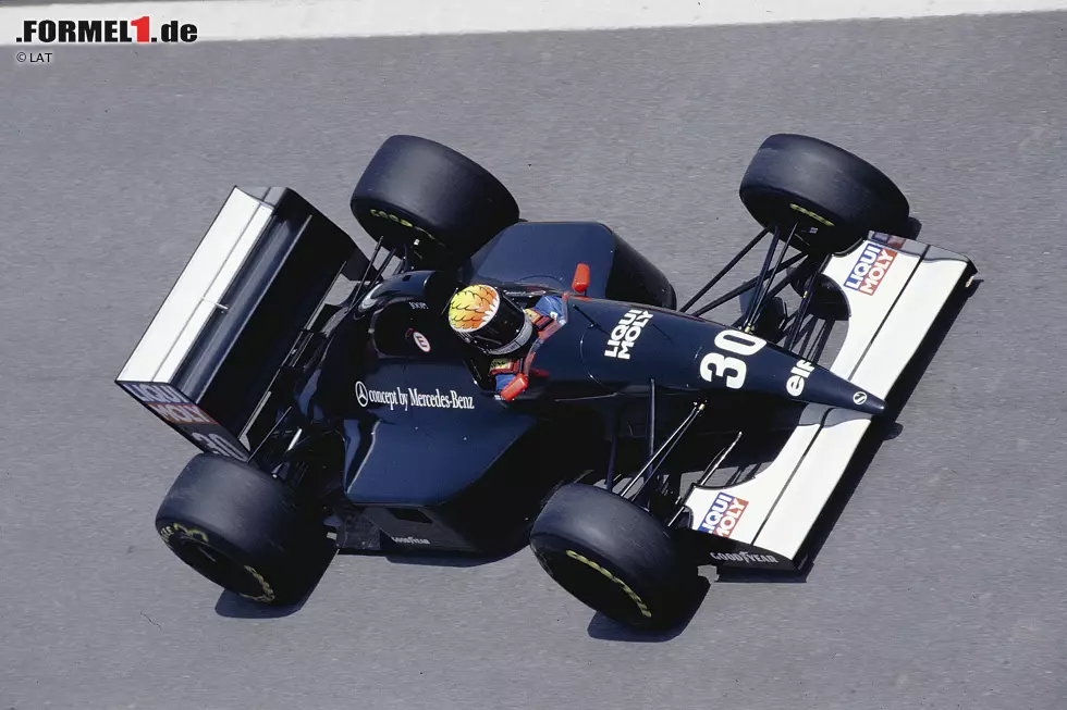 Das erste Formel-1-Auto aus Hinwil, der Sauber C12 (Foto), war nicht das erste Auto der C-Serie. Beim C1 handelte es sich um einen knallgelben Sportwagen, den Peter Sauber in der heimischen Garage für Sportwagenrennen in seiner Heimat präpariert hatte. Einen C10 gab es nie. "Weil es auf Deutsch so komisch klingt", heißt es vom Team. Foto zur News: Das erste Formel-1-Auto aus Hinwil, der Sauber C12 (Foto), war nicht das erste Auto der C-Serie. Beim C1 handelte es sich um einen knallgelben Sportwagen, den Peter Sauber in der heimischen Garage für Sportwagenrennen in seiner Heimat präpariert hatte. Einen C10 gab es nie. "Weil es auf Deutsch so komisch klingt", heißt es vom Team.