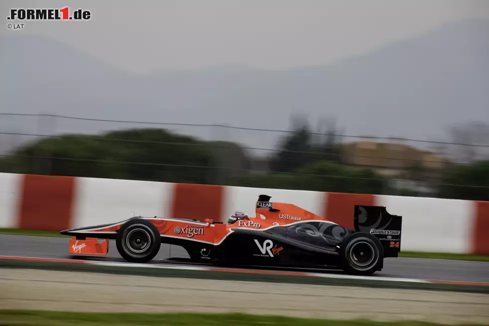 Den Ursprung hat das Team in der ehemaligen Virgin-Mannschaft, für die in den ersten Jahren ab 2010 auch Timo Glock fuhr. Der erste - wenig erfolgreiche - Wurf von CFD-Fan Nick Wirth hieß damals VR-01. Nicht sonderlich kreatisch. Foto zur News: Den Ursprung hat das Team in der ehemaligen Virgin-Mannschaft, für die in den ersten Jahren ab 2010 auch Timo Glock fuhr. Der erste - wenig erfolgreiche - Wurf von CFD-Fan Nick Wirth hieß damals VR-01. Nicht sonderlich kreatisch.