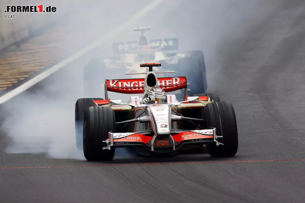 Force India, das seine Wurzeln über die Umwege Spyker und Midland in der Truppe von Jordan hat, trat 2008 mit dem VJM01 an. In Brasilien (Foto) kämpfte Adrian Sutil damals mit aller Macht um Rang 16. Foto zur News: Force India, das seine Wurzeln über die Umwege Spyker und Midland in der Truppe von Jordan hat, trat 2008 mit dem VJM01 an. In Brasilien (Foto) kämpfte Adrian Sutil damals mit aller Macht um Rang 16.