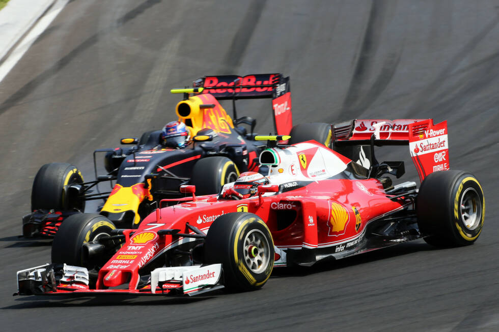 Foto zur News: ... der nach seinem zu späten ersten Reifenwechsel auch noch hinter Räikkönen zurückfällt, dessen Reifen um 16 Runden älter sind. So werden aus 3,1 Sekunden Rückstand auf Ricciardo binnen 14 Runden 12,3 Sekunden. Podium ade!