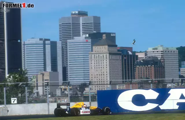 Kanada-Grand-Prix 1991: Nigel Mansell fährt in Montreal einem sicheren Sieg entgegen. Er winkt in der letzten Runde schon den Fans, als am Ausgang der Haarnadelkurve ein Elektronikausfall und ein Hydraulikproblem das Getriebe blockieren. Der Brite klappt das Visier hoch und schlägt wütend auf sein Lenkrad... Foto zur News: Kanada-Grand-Prix 1991: Nigel Mansell fährt in Montreal einem sicheren Sieg entgegen. Er winkt in der letzten Runde schon den Fans, als am Ausgang der Haarnadelkurve ein Elektronikausfall und ein Hydraulikproblem das Getriebe blockieren. Der Brite klappt das Visier hoch und schlägt wütend auf sein Lenkrad...