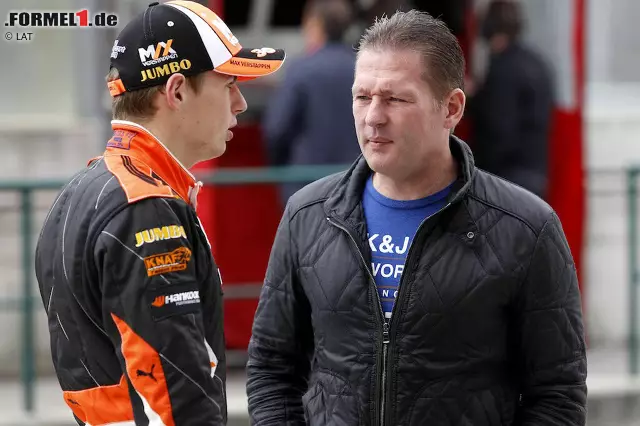 Foto zur News: Verstappens steiler Aufstieg kommt nicht von ungefähr: Vater und Ex-Formel-1-Pilot Jos bereitet ihn von Kindesbeinen an auf eine Karriere im Motorsport vor. Oft heißt es: Rennstrecke statt Schule.