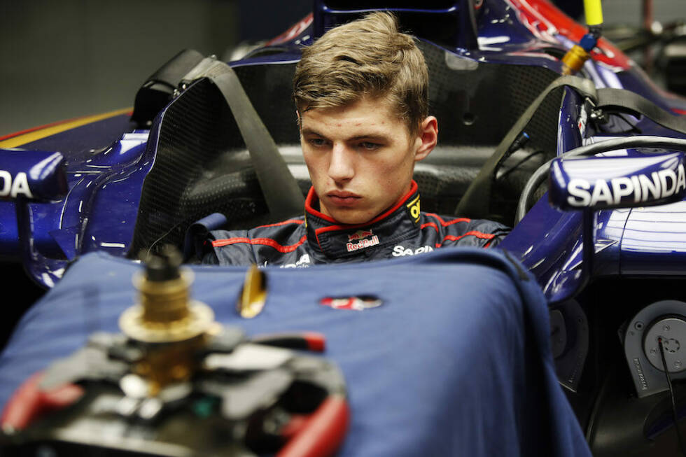 Foto zur News: Sein Debüt im Formel-1-Renner gibt er im Rahmen des Grand Prix von Japan 2014. Im Toro Rosso wird er auf seine erste Saison vorbereitet, er darf am Freitagstraining teilnehmen. Drei weitere Einsätze folgen vor Melbourne.
