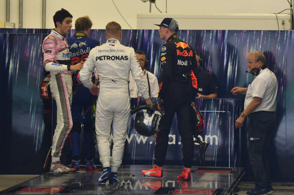 Foto zur News: In Brasilien fällt der Red-Bull-Pilot allerdings auch erneut negativ auf: Er kollidiert mit Esteban Ocon im Rennen, woraufhin er die Führung abgeben muss. Danach beschimpft er den Franzosen und wird auf der FIA-Waage sogar handgreiflich.