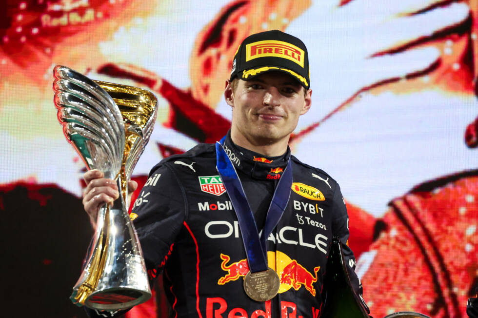 Foto zur News: 2022 ist für Verstappen ohnehin eine Saison der Superlative. Unter anderem gewinnt er als erster Formel-1-Pilot 15 Rennen in einem Jahr. Die vorherige Bestmarke von Michael Schumacher und Sebastian Vettel lag &quot;nur&quot; bei 13 Saisonsiegen.