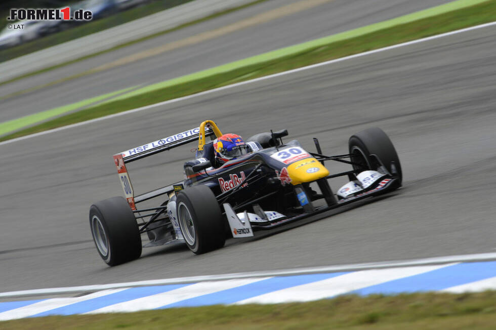 2014 steigt er in die Monoposto-Szene auf und wird auf Anhieb Gesamtdritter in der Formel-3-EM. Er siegt außerdem beim prestigeträchtigen Zandvoort-Masters und sichert sich die Red-Bull-Förderung. 2014 steigt er in die Monoposto-Szene auf und wird auf Anhieb Gesamtdritter in der Formel-3-EM. Er siegt außerdem beim prestigeträchtigen Zandvoort-Masters und sichert sich die Red-Bull-Förderung.