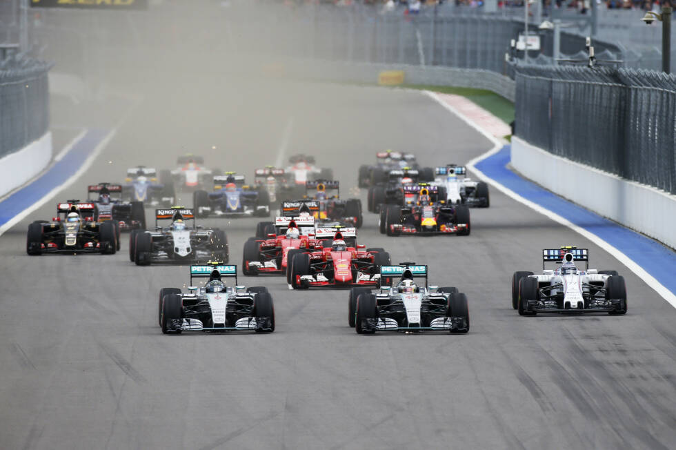 Foto zur News: Die Mercedes-Dominanz unterstreicht das Qualifying. Lewis Hamilton stand 2014 auf der Pole-Position, 2015 und 2016 war es Nico Rosberg. In den ersten beiden Jahren standen beide Silberpfeile in der ersten Reihe. 2016 war Valtteri Bottas Zweiter, nachdem Sebastian Vettel um fünf Plätze zurückversetzt wurde und Hamilton nicht in Q3 fuhr.