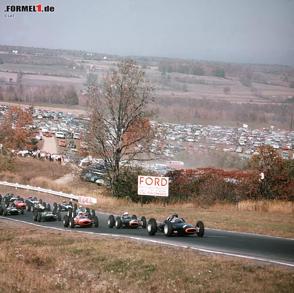 Foto zur News: Selbst den USA, die man nicht gerade als Formel-1-Nation bezeichnen würde, gelang es in den Jahren 1961 bis 1963 in Watkins Glen, jeweils sieben US-Piloten an den Start zu bringen, darunter Asse wie Richie Ginther, Phil Hill, Dan Gurney oder Teamboss-Legende Roger Penske. Zum Sieg reichte es nie: Ginther wurde 1963 Zweiter. Jubeln...