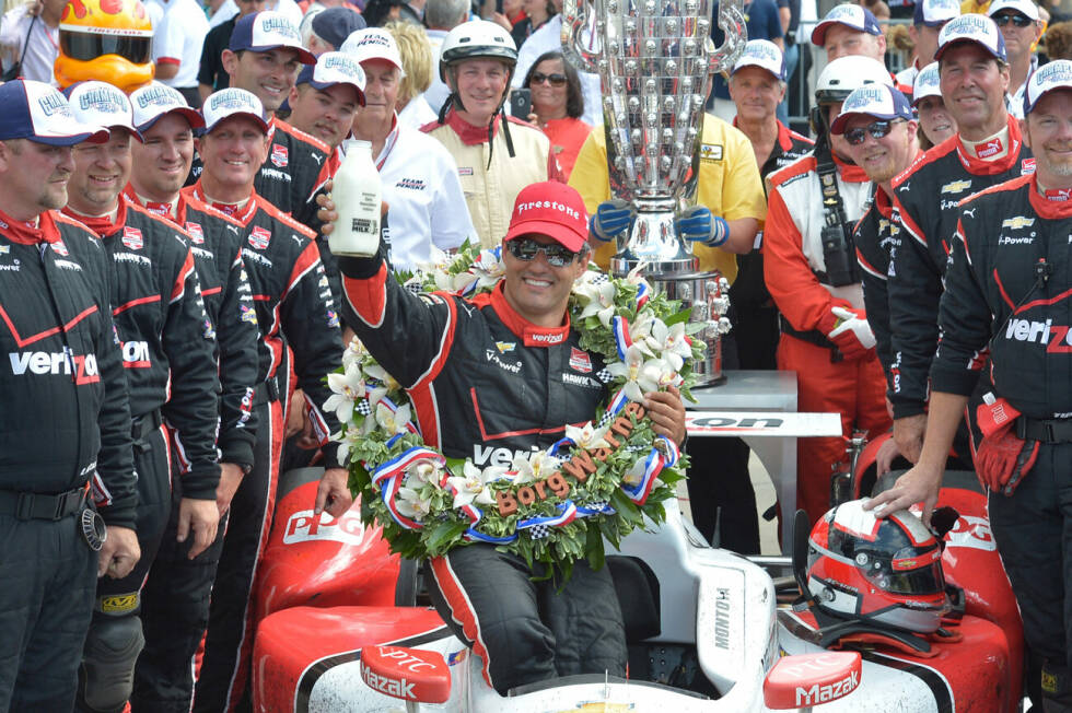 Foto zur News: Nach seiner Zeit in der Formel 1 und in der NASCAR kehrt Montoya in die IndyCar-Serie und nach Indianapolis zurück. 2014 wird er Fünfter, bevor er 2015 die Sensation schafft. Montoya schnappt sich vier Runden vor Rennende die Führung und feiert seinen zweiten Triumph.