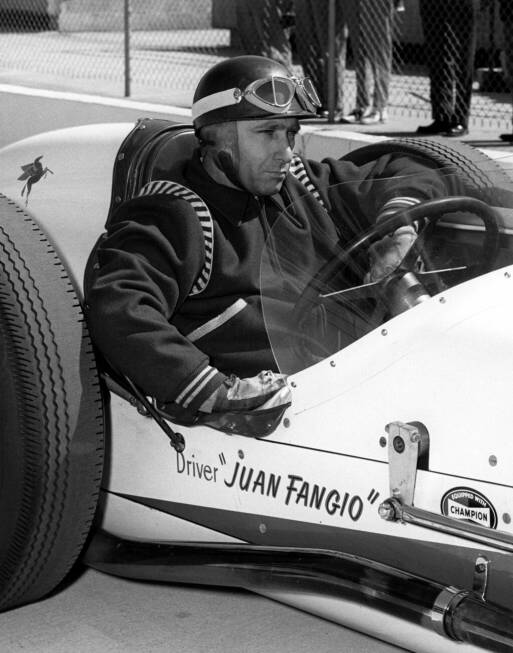 Foto zur News: Juan Manuel Fangio (fünfmaliger Formel-1-Weltmeister): Gegen Ende seiner Karriere versucht sich auch der berühmte Argentinier im Jahr 1958 in den USA. In den Trainings kommt Fangio aber nicht auf Tempo und wirft noch vor dem Rennen das Handtuch.