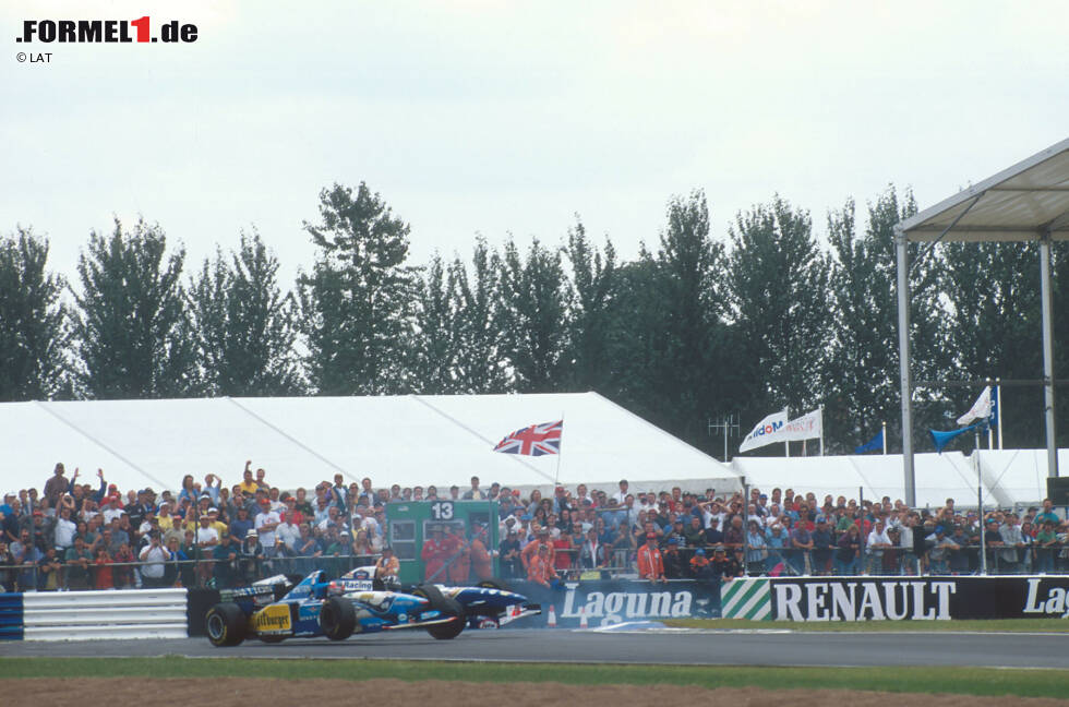Foto zur News: ...agierte nicht immer glücklich: 1995 verschätzte er sich in Silverstone (siehe Foto) und Monza und verschuldete beide Kollisionen. Erneut holte der Benetton-Pilot den Titel. Nach dem Abgang von Hill brachte Williams übrigens einen neuen Erzfeind für Schumacher hervor: Jacques...