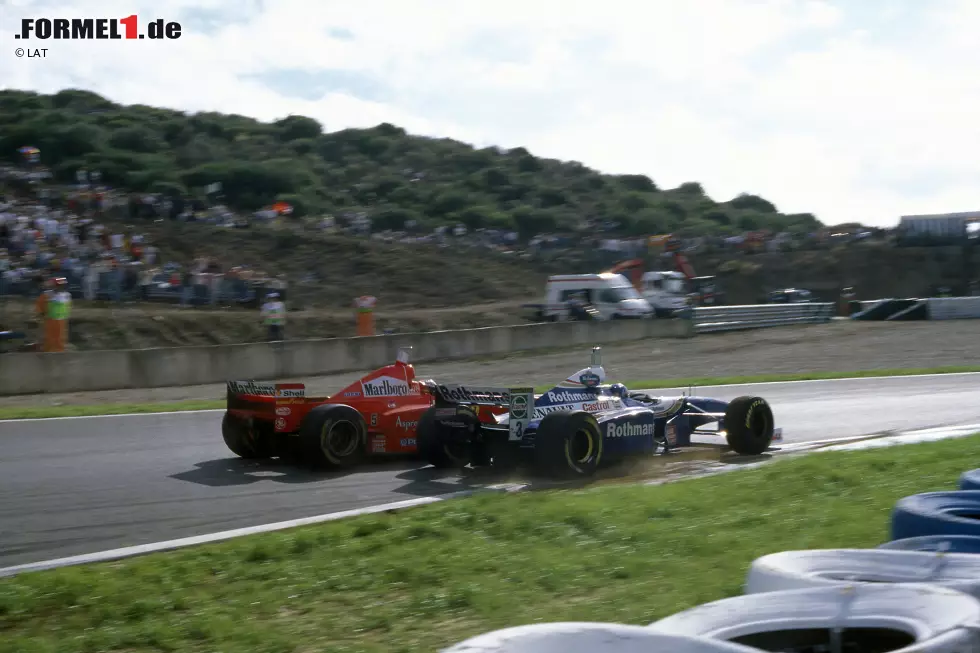 ...Villeneuve. Besonders in Erinnerung bleibt der legendäre Rammstoß Schumachers in Jerez im Jahr 1997, der viele an Adelaide 1994 erinnerte. Doch im Gegensatz zu damals konnte der Williams-Pilot weiterfahren und holte den Titel. Nach dem Krieg zwischen Schumacher und Villeneuve... Foto zur News: ...Villeneuve. Besonders in Erinnerung bleibt der legendäre Rammstoß Schumachers in Jerez im Jahr 1997, der viele an Adelaide 1994 erinnerte. Doch im Gegensatz zu damals konnte der Williams-Pilot weiterfahren und holte den Titel. Nach dem Krieg zwischen Schumacher und Villeneuve...