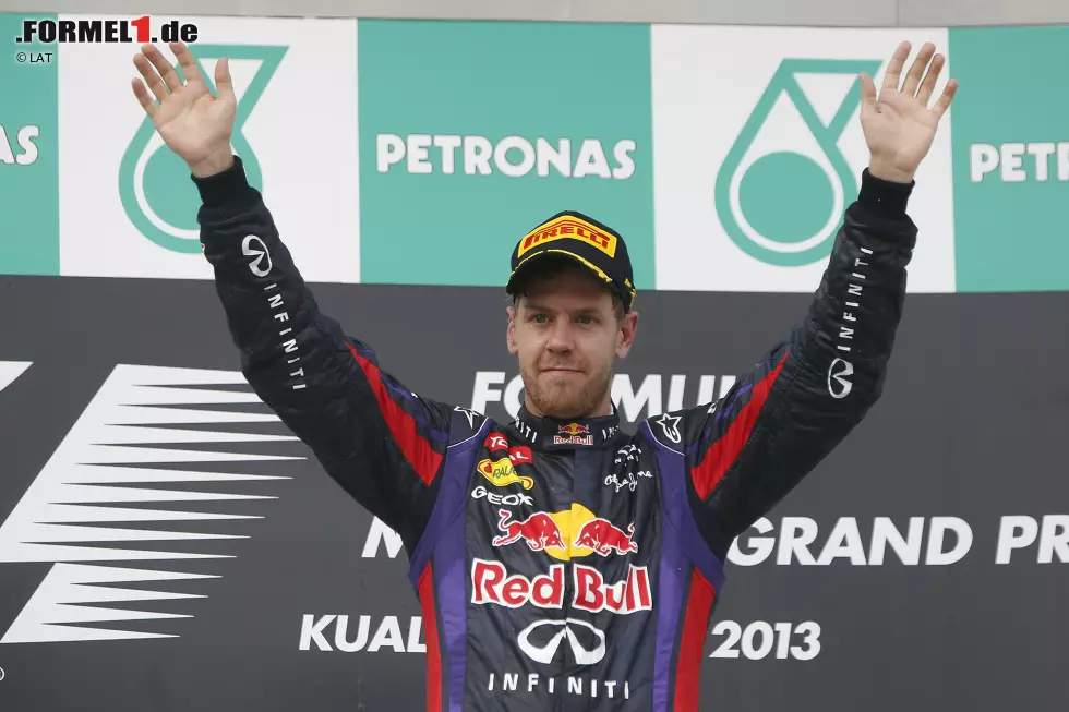 Foto zur News: Bei den bisher 18 Rennen in Sepang standen zehn Fahrer ganz oben auf dem Podium. Sebastian Vettel ist mit vier Siegen (2010, 2011, 2013, 2015) der erfolgreichste Fahrer. Je dreimal siegten Michael Schumacher (2000, 2001, 2004) und Fernando Alonso (2005, 2007, 2012), zweimal gewann Kimi Räikkönen (2003, 2008).