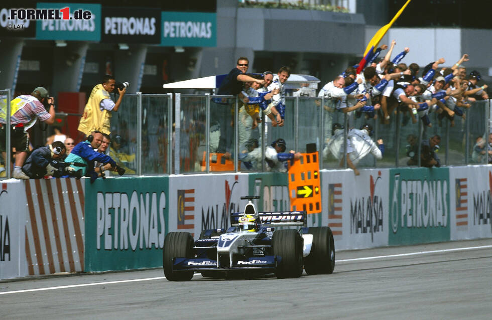 Foto zur News: Die übrigen Sieger waren Eddie Irvine (1999), Ralf Schumacher (2002, im Bild), Giancarlo Fisichella (2006), Jenson Button (2009), Lewis Hamilton (2014) und Daniel Ricciardo (2016).