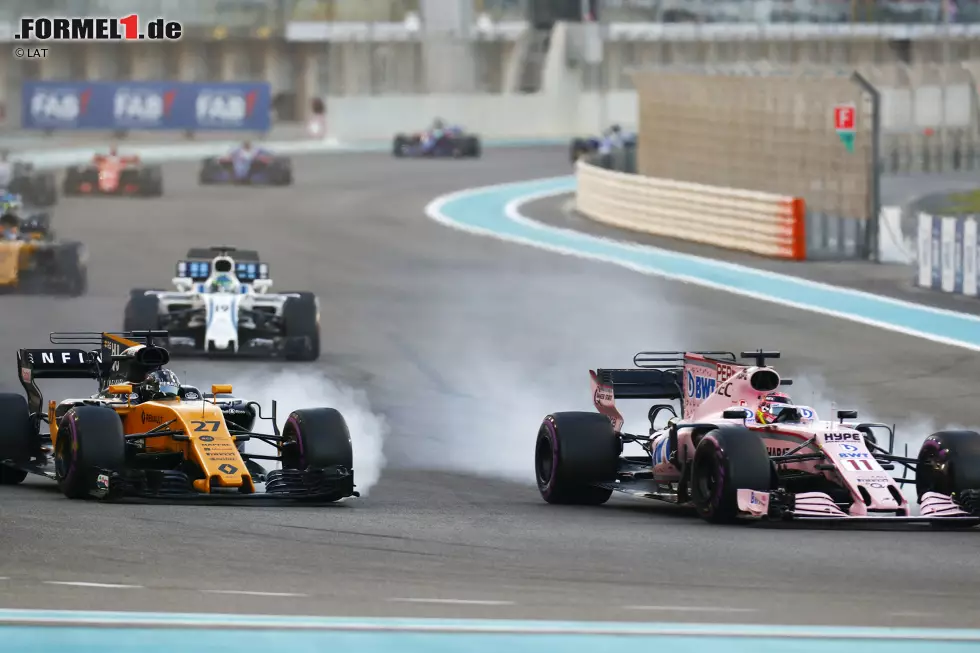 Foto zur News: Nico Hülkenberg vs. Sergio Perez in Runde 1.
Hülkenberg: &quot;Er hat mich von der Strecke gedrückt. Deshalb musste ich dort einen weiten Bogen fahren.&quot;
Perez: &quot;Hülkenberg hat die Kurve abgekürzt. Er muss die Position zurückgeben, Mann!&quot;
Perez: &quot;Was ist denn mit Charlie los?&quot;
Team: &quot;Das Thema liegt bei den Kommissaren.&quot;
Perez: &quot;Man muss kein G