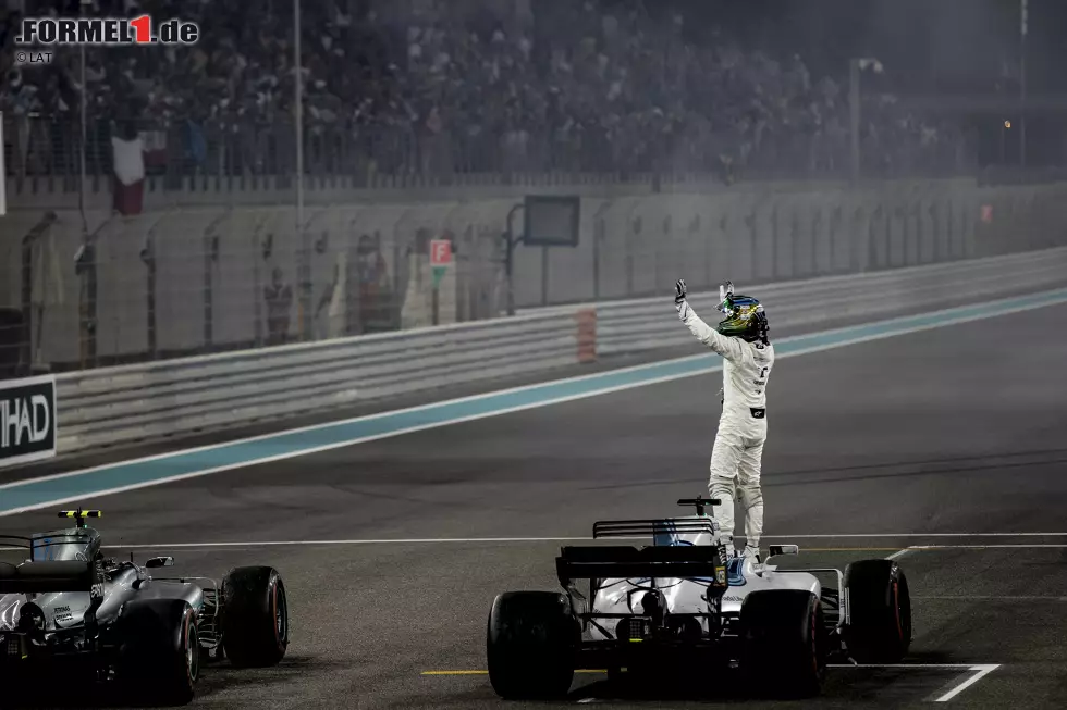 Massa: "Danke, Paddy, danke an alle. Ich liebe euch alle - alle aus dem Team und alle da draußen, alle Fans. Und meine Familie, danke. Ich bin sehr glücklich."
Rob Smedley: "Gut gemacht, Kumpel, ein weiteres gutes Rennen. Danke für die letzten zwölf Jahre oder wie viele auch immer es waren."
Massa: "Ja, danke Kumpel." Foto zur News: Massa: "Danke, Paddy, danke an alle. Ich liebe euch alle - alle aus dem Team und alle da draußen, alle Fans. Und meine Familie, danke. Ich bin sehr glücklich."
Rob Smedley: "Gut gemacht, Kumpel, ein weiteres gutes Rennen. Danke für die letzten zwölf Jahre oder wie viele auch immer es waren."
Massa: "Ja, danke Kumpel."