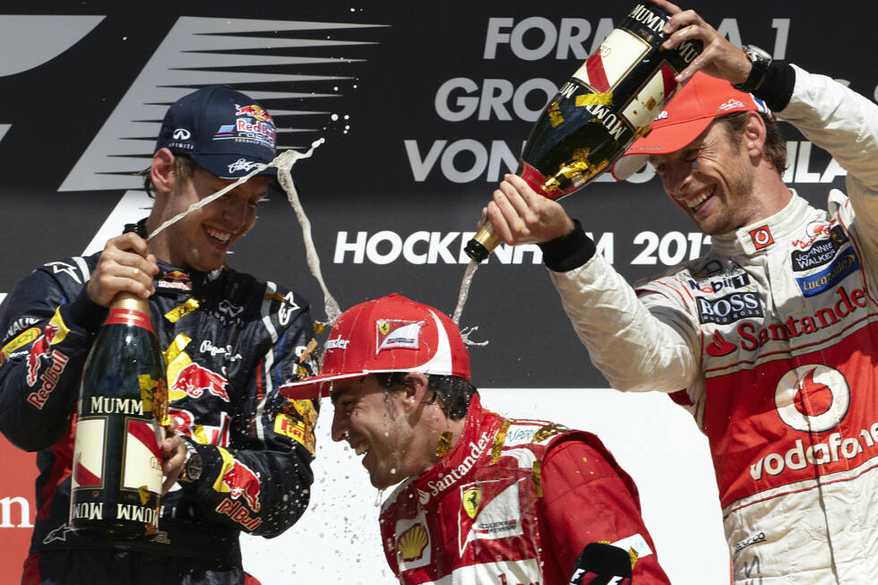 Foto zur News: Formel-1-Saison 2012: 8 verschiedene Sieger in 20 Rennen - Sebastian Vettel (5), Lewis Hamilton (4), Fernando Alonso, Jenson Button (je 3), Mark Webber (2), Pastor Maldonado, Kimi Räikkönen, Nico Rosberg (je 1)