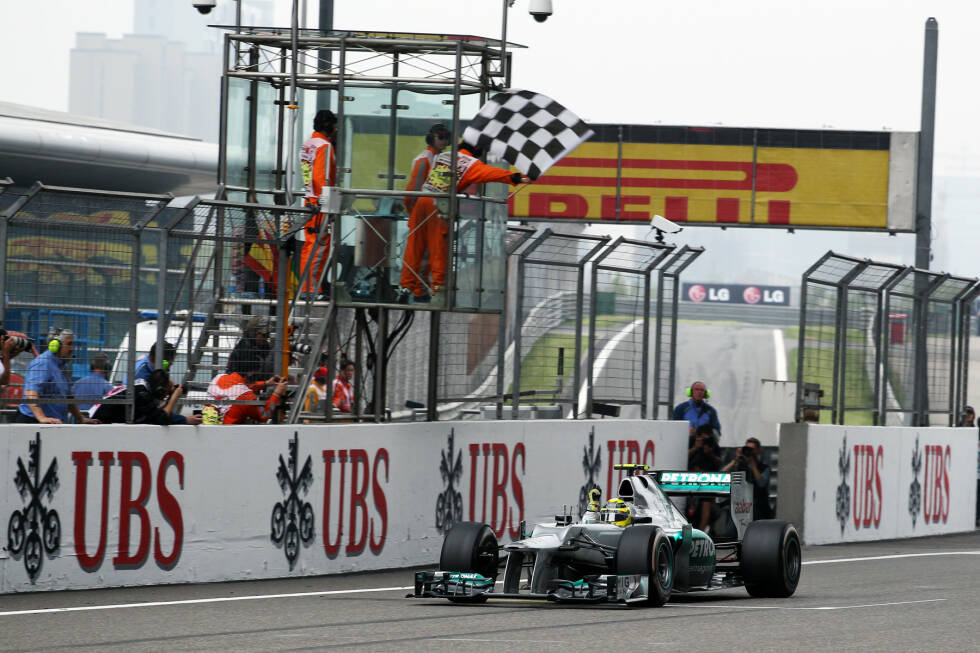Foto zur News: Abwechslungsreich ist die Saison 2012 vor allem zu Beginn. Dank der Pirelli-Reifen, die niemand so wirklich versteht, gibt es in den ersten sieben Rennen sieben verschiedene Sieger! Unter anderem feiert Rosberg seinen ersten (Foto) und Maldonado seinen einzigen Formel-1-Sieg. Im WM-Kampf setzt sich Vettel hauchdünn gegen Alonso durch.