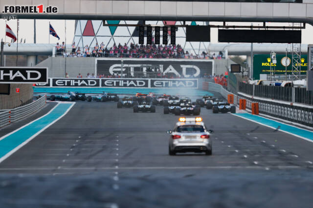 Mit dem Start in Abu Dhabi raste die Formel 1 bereits mit Vollgas in die Saison 2018. Doch wovon müssen wir uns dadurch verabschieden und welche Änderungen hält die kommende Formel-1-Saison für uns bereit? Hier erhältst du die perfekte Vorbereitung auf das neue Grand-Prix-Jahr ... Mit dem Start in Abu Dhabi raste die Formel 1 bereits mit Vollgas in die Saison 2018. Doch wovon müssen wir uns dadurch verabschieden und welche Änderungen hält die kommende Formel-1-Saison für uns bereit? Hier erhältst du die perfekte Vorbereitung auf das neue Grand-Prix-Jahr ...