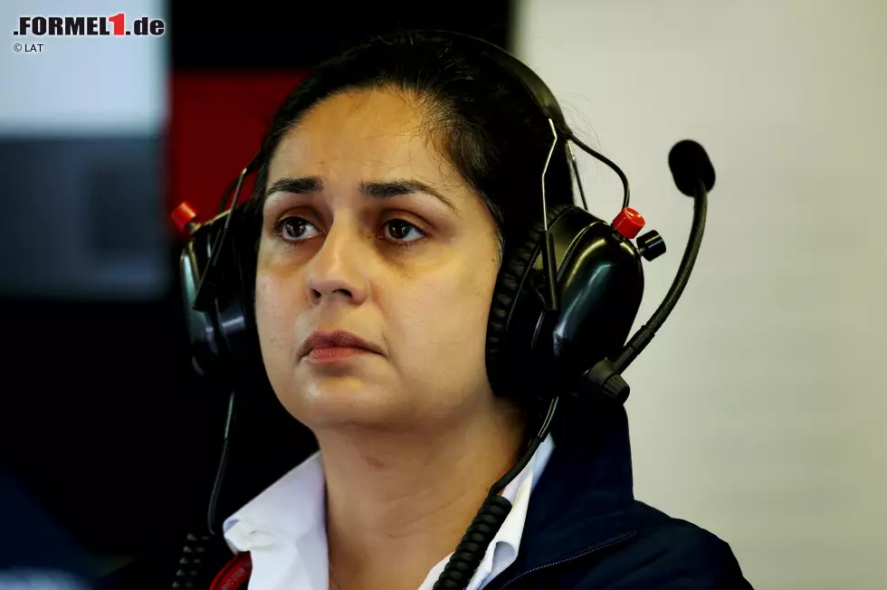 Das Ende der Startaufstellung lernte auch Monisha Kaltenborn kennen: Die österreichische Sauber-Teamchefin mit indischen Wurzeln, die das Traditionsteam rettete, aber auch mit Vertragschaos für Schlagzeilen sorgte, musste diese Saison ihren Hut nehmen und wurde durch Frederic Vasseur ersetzt. Foto zur News: Das Ende der Startaufstellung lernte auch Monisha Kaltenborn kennen: Die österreichische Sauber-Teamchefin mit indischen Wurzeln, die das Traditionsteam rettete, aber auch mit Vertragschaos für Schlagzeilen sorgte, musste diese Saison ihren Hut nehmen und wurde durch Frederic Vasseur ersetzt.