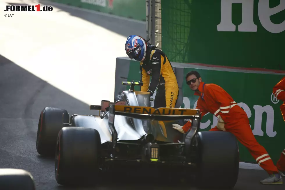 Apropos Renault, apropos Alonso: Über Jolyon Palmers Aus bei den Franzosen wird der McLaren-Star nicht unglücklich sein, denn die beiden gerieten in Spa und in Monza aneinander. Palmers zwei Formel-1-Jahre bei Renault waren ernüchternd: Der britische Sohn von Ex-Pilot Jonathan Palmer sah vor allem gegen Hülkenberg kein Land. Foto zur News: Apropos Renault, apropos Alonso: Über Jolyon Palmers Aus bei den Franzosen wird der McLaren-Star nicht unglücklich sein, denn die beiden gerieten in Spa und in Monza aneinander. Palmers zwei Formel-1-Jahre bei Renault waren ernüchternd: Der britische Sohn von Ex-Pilot Jonathan Palmer sah vor allem gegen Hülkenberg kein Land.