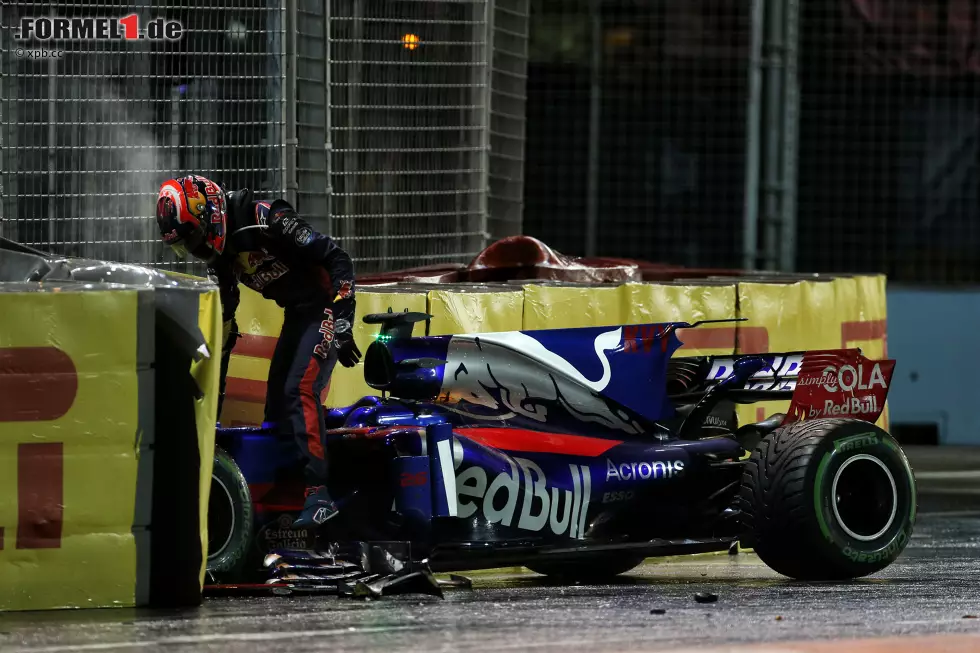 Foto zur News: Ein ähnliches Schicksal ereilt Daniil Kwjat. Auch er ist jung, talentiert, aber bei seinen Unterstützern von Red Bull in Ungnade gefallen. Durch seine zahlreichen Startunfälle und Leistungsschwankungen hat der &quot;Torpedo&quot; aus Ufa sein Toro-Rosso-Cockpit verloren. Ohne Mitgift will den Russen niemand.