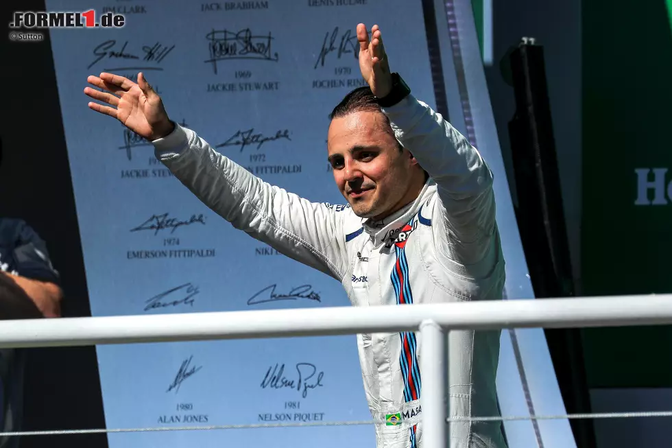 Weniger tragisch ist das Aus für Felipe Massa: Der 36-jährige Brasilianer, der 2008 für ein paar Sekunden Weltmeister war, tritt diesmal wirklich zurück. Und er darf froh sein, die Karriere unverletzt überstanden zu haben, denn 2009 zog er sich in Ungarn bei einem Crash schwere Gesichtsverletzungen zu. Pippo, wir werden Dich vermissen! Foto zur News: Weniger tragisch ist das Aus für Felipe Massa: Der 36-jährige Brasilianer, der 2008 für ein paar Sekunden Weltmeister war, tritt diesmal wirklich zurück. Und er darf froh sein, die Karriere unverletzt überstanden zu haben, denn 2009 zog er sich in Ungarn bei einem Crash schwere Gesichtsverletzungen zu. Pippo, wir werden Dich vermissen!