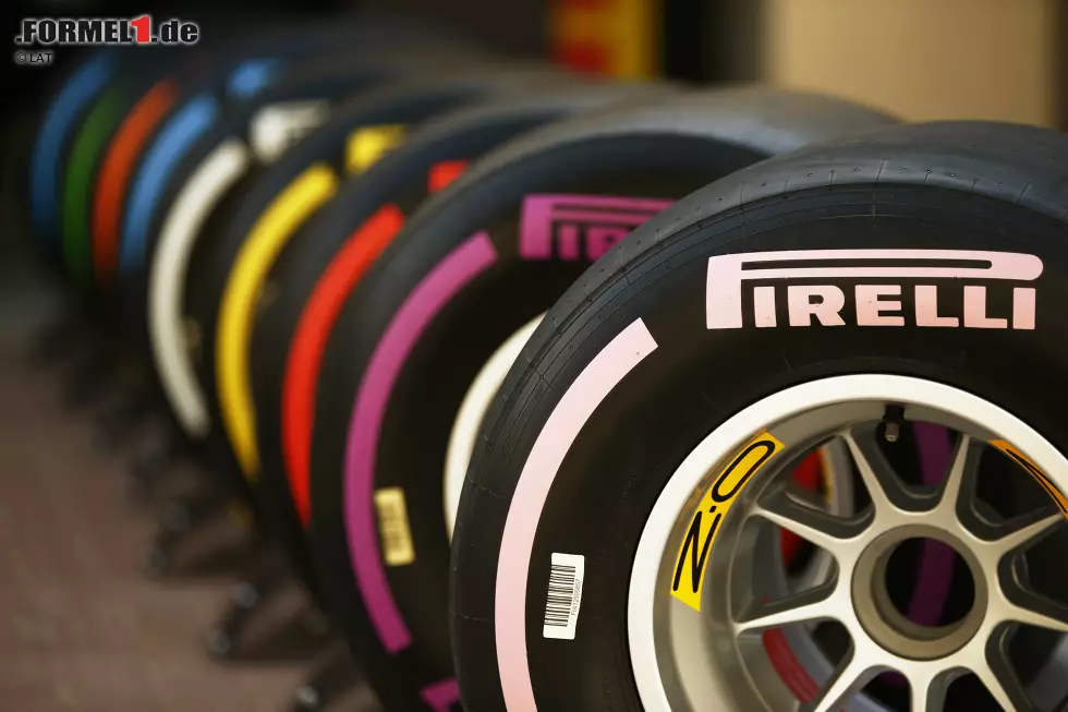 Spannend wird auch, wie sich die neuen, weicheren Pirelli-Mischungen auf die Rennen auswirken werden: Die Italiener werden ihr Reifenkontingent 2018 um zwei Mischungen ausbauen. Neu sind der orange Superhard- und der pinke Hypersoft-Reifen. Foto zur News: Spannend wird auch, wie sich die neuen, weicheren Pirelli-Mischungen auf die Rennen auswirken werden: Die Italiener werden ihr Reifenkontingent 2018 um zwei Mischungen ausbauen. Neu sind der orange Superhard- und der pinke Hypersoft-Reifen.