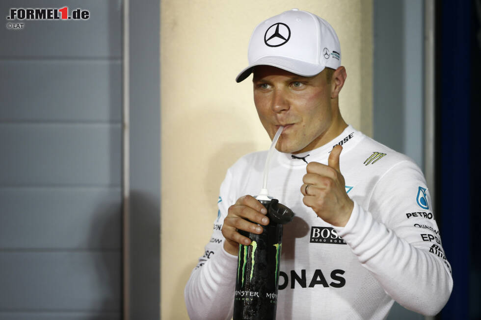 Foto zur News: Valtteri Bottas holt die erste finnische Pole seit Heikki Kovalainen 2008 - und nimmt diese ziemlich gelassen. &quot;Gibt&#039;s das Wort &#039;aufgeregt&#039; überhaupt auf Finnisch?&quot;, fragt Vettel in der Pressekonferenz. Der Ferrari-Star ist nach dem Qualifying ernüchtert: Auf den Mercedes-Express fehlt eine halbe Sekunde.