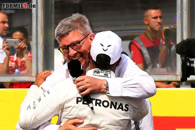 Foto zur News: Ausgerechnet in Spa, in Michael Schumachers Wohnzimmer, stellt Hamilton mit seiner 68. Pole-Position dessen alten Rekord ein. Ross Brawn gratuliert im Namen der Schumacher-Familie - und Hamilton ist zu Tränen gerührt. Lokalmatador Stoffel Vandoorne startet als Letzter: 65 Plätze Strafe wegen Komponentenwechsel.