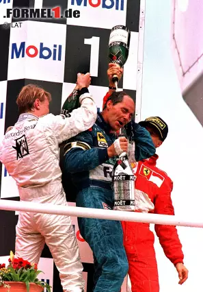 Foto zur News: ...Berger darf sich über die vielleicht größte Sternstunde seiner Karriere freuen. Den Sieg bringt er mit dem Schicksal seines Vaters in Verbindung: "Ich wusste, woher die Kraft kam. Die Freude darüber war unvergleichlich mit irgendeinem Gefühl, das ich je erlebt habe", schreibt er in seiner Biographie. Und kam jemand freut sich nicht...