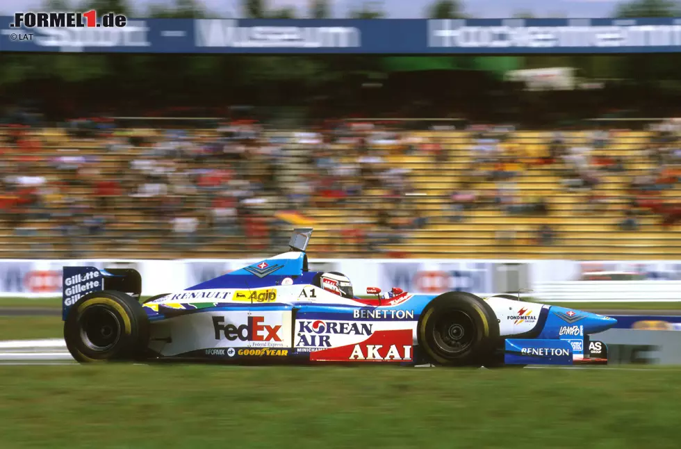 Pole-Position! Berger setzt sich um 0,023 Sekunden haarscharf gegen Giancarlo Fisichella im Jordan-Peugeot durch. In der zweiten Startreihe lauern mit Mika Häkkinen und Lokalmatador Michael Schumacher die Favoriten. Sein Rivale Jacques Villeneuve muss sich mit Startplatz neun begnügen. Berger hat nach der perfekten Runde zum ersten Mal... Foto zur News: Pole-Position! Berger setzt sich um 0,023 Sekunden haarscharf gegen Giancarlo Fisichella im Jordan-Peugeot durch. In der zweiten Startreihe lauern mit Mika Häkkinen und Lokalmatador Michael Schumacher die Favoriten. Sein Rivale Jacques Villeneuve muss sich mit Startplatz neun begnügen. Berger hat nach der perfekten Runde zum ersten Mal...