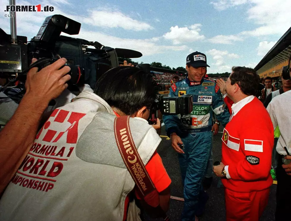 ...mit Gerhard Berger. Hier gratuliert sein ehemaliger Chef Jean Todt, mit dem Berger bei Ferrari zusammenarbeitete, dem sympathischen Österreicher. Foto zur News: ...mit Gerhard Berger. Hier gratuliert sein ehemaliger Chef Jean Todt, mit dem Berger bei Ferrari zusammenarbeitete, dem sympathischen Österreicher.