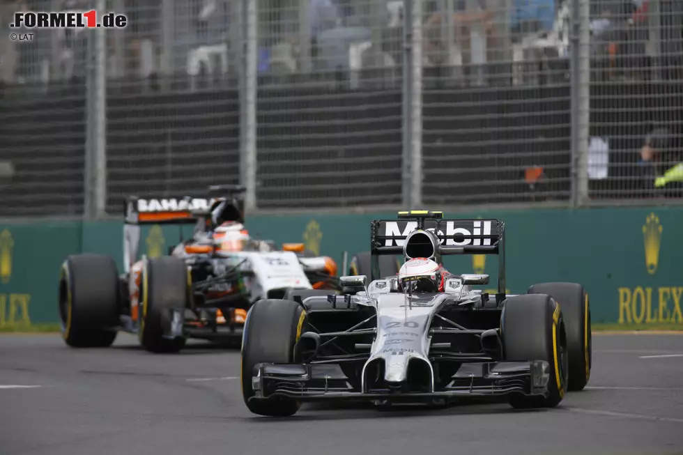 Kevin Magnussen (2014), zweiter Platz: Schon im Qualifying verpasst der damals 21-jährige Däne seinem McLaren-Teamkollegen Jenson Button eine schallende Ohrfeige, im Rennen lässt er nicht locker. Weil Daniel Ricciardo wegen zu hohen Benzindurchflusses disqualifiziert wird, kommt Magnussen am grünen Tisch von Rang drei auf zwei. Foto zur News: Kevin Magnussen (2014), zweiter Platz: Schon im Qualifying verpasst der damals 21-jährige Däne seinem McLaren-Teamkollegen Jenson Button eine schallende Ohrfeige, im Rennen lässt er nicht locker. Weil Daniel Ricciardo wegen zu hohen Benzindurchflusses disqualifiziert wird, kommt Magnussen am grünen Tisch von Rang drei auf zwei.