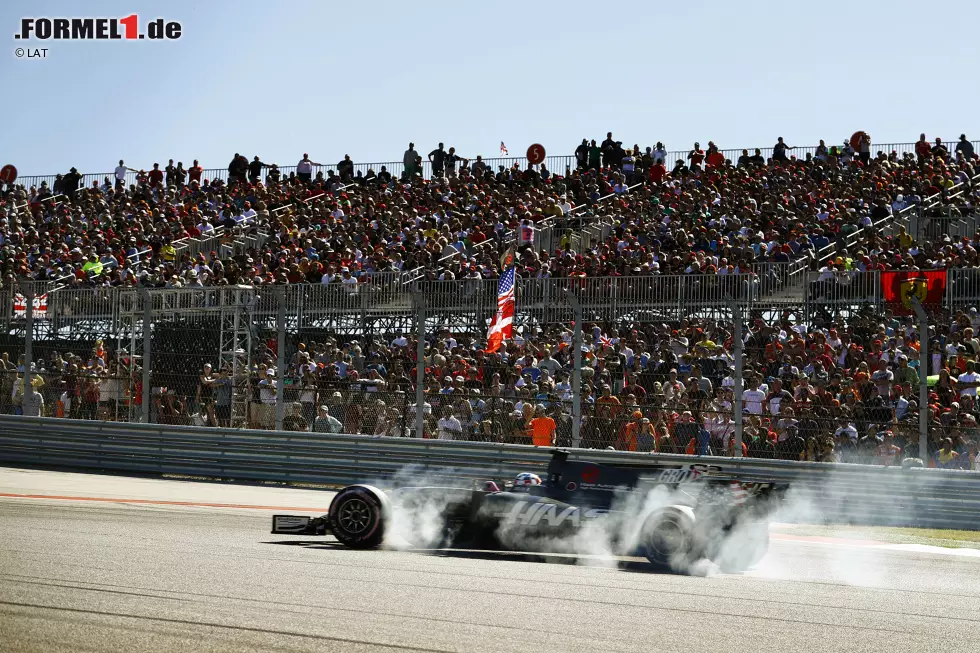 ... "Rowdy" Magnussen ist Romain Grosjean intern eher als "Jammerlappen" bekannt: Als der Franzose dem Renningenieur ausgerechnet beim Haas-Heimrennen in Austin wegen Reifenproblemen in den Ohren liegt und wiederholt: "Ist das euer ernst? Wir sollten aufgeben! Wir sollten aufgeben!", platzt Teamchef ... Foto zur News: ... "Rowdy" Magnussen ist Romain Grosjean intern eher als "Jammerlappen" bekannt: Als der Franzose dem Renningenieur ausgerechnet beim Haas-Heimrennen in Austin wegen Reifenproblemen in den Ohren liegt und wiederholt: "Ist das euer ernst? Wir sollten aufgeben! Wir sollten aufgeben!", platzt Teamchef ...