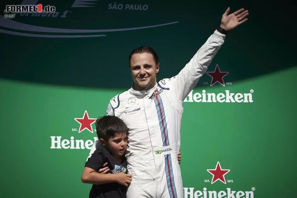 ... Funkmoment des Jahres sorgen übrigens der Brasilianer und Sohn Felipinho, der bei seinem letzten Heimrennen in der Auslaufrunde am Funk offenbart: "Papa, ich bin so stolz auf dich. Und ich werde dich unterstützen, wo auch immer du hingehst. Ich liebe dich." Der Siebenjährige outet sich als Racer: "Und übrigens: Dein Start war genial!" Foto zur News: ... Funkmoment des Jahres sorgen übrigens der Brasilianer und Sohn Felipinho, der bei seinem letzten Heimrennen in der Auslaufrunde am Funk offenbart: "Papa, ich bin so stolz auf dich. Und ich werde dich unterstützen, wo auch immer du hingehst. Ich liebe dich." Der Siebenjährige outet sich als Racer: "Und übrigens: Dein Start war genial!"