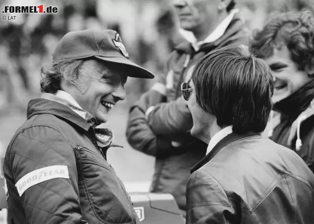 Foto zur News: Er ist seit über 60 Jahren in der Formel 1: Klar, dass sich Bernie Ecclestone in dieser Zeit so manchen Freund gemacht hat. Seine Kritiker behaupten, es seien hauptsächlich Feinde oder Leute, die sich etwas von ihm versprechen. Bei 'Sky Sports F1' spricht der 86-Jährige offen darüber, was er von seinen Weggefährten hält...