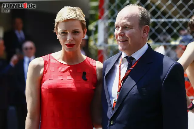Fürst Albert mit seiner Ehefrau Charlene. Albert ist immer noch begeisterter Sportfan - und lässt es sich im Vorfeld des Rennens nicht nehmen, mit einer Promi-Auswahl gegen die Nazionale Piloti aufzulaufen, im Stadion von Monaco. Alles für den guten Zweck. Foto zur News: Fürst Albert mit seiner Ehefrau Charlene. Albert ist immer noch begeisterter Sportfan - und lässt es sich im Vorfeld des Rennens nicht nehmen, mit einer Promi-Auswahl gegen die Nazionale Piloti aufzulaufen, im Stadion von Monaco. Alles für den guten Zweck.