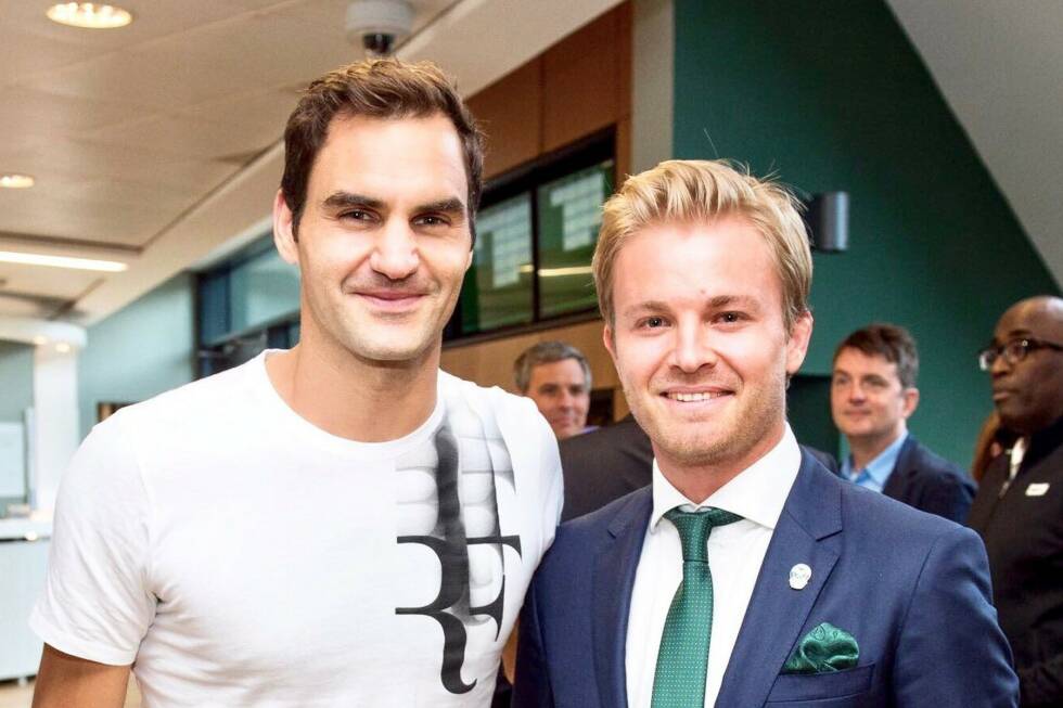 Foto zur News: Nico Rosberg arbeitet an seiner &quot;Bucket-List&quot;. Einen Punkt kann er nun abhaken: Roger Federer in Wimbledon spielen sehen. &quot;Sein Halbfinale miterlebt zu haben, ist für mich etwas ganz Besonderes. Wenn der spielt, ist das wie eine Sinfonie&quot;, schwärmt der Weltmeister, zum zweiten Mal nach Monaco bei der Formel 1 zu Gast.