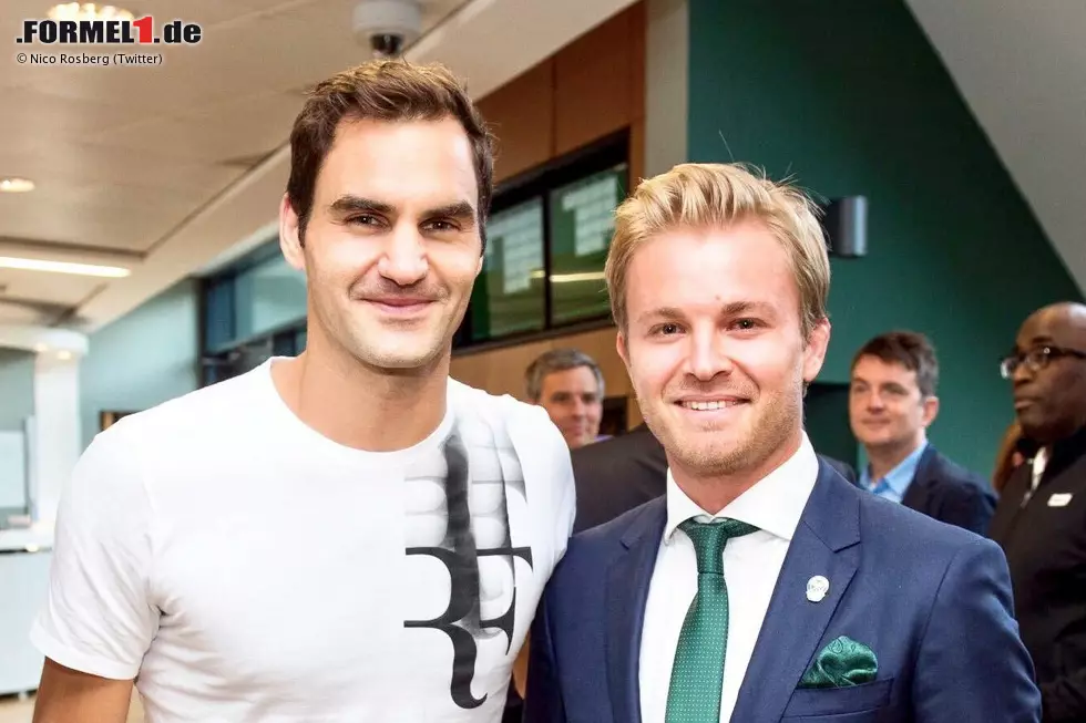 Foto zur News: Nico Rosberg arbeitet an seiner &quot;Bucket-List&quot;. Einen Punkt kann er nun abhaken: Roger Federer in Wimbledon spielen sehen. &quot;Sein Halbfinale miterlebt zu haben, ist für mich etwas ganz Besonderes. Wenn der spielt, ist das wie eine Sinfonie&quot;, schwärmt der Weltmeister, zum zweiten Mal nach Monaco bei der Formel 1 zu Gast.