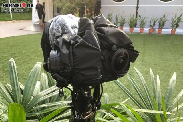 Foto zur News: In Singapur wird 2017 der Grundstein für eine neue Ära der TV-Übertragungen gesetzt. Der Technologiepartner der Formel 1, Tata, testet erstmals zwei 360-Grad-Kameras, mit denen die Fans zu Hause künftig noch näher ans Geschehen rücken sollen. Eine von vielen spannenden Backstage-Geschichten ...