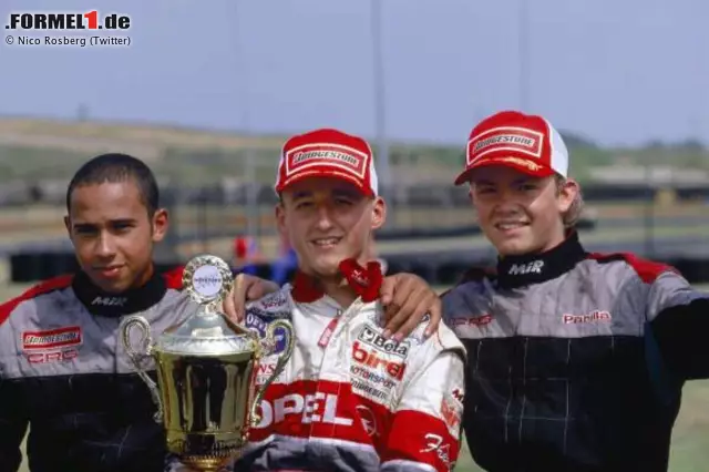 Und noch eine gute Nachricht gibt's vom amtierenden Weltmeister: Er ist neuer Manager seines Kindheits-Rivalen Robert Kubica! Auf Twitter postet Rosberg dazu dieses Foto. Heißes Gerücht: Er hat Kubica bei Williams einen Test verschafft und könnte 2018 als Martini-Botschafter bei seinem Ex-Team mitandocken. Foto zur News: Und noch eine gute Nachricht gibt's vom amtierenden Weltmeister: Er ist neuer Manager seines Kindheits-Rivalen Robert Kubica! Auf Twitter postet Rosberg dazu dieses Foto. Heißes Gerücht: Er hat Kubica bei Williams einen Test verschafft und könnte 2018 als Martini-Botschafter bei seinem Ex-Team mitandocken.