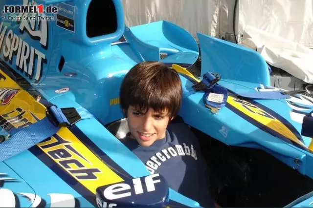 Wenn wir schon bei Kinderfotos sind, wollen wir dir diesen Schnappschuss von Carlos Sainz nicht vorenthalten. Auf Twitter postet er dazu: "Wer hätte gedacht, dass dieser Knirps elf Jahre später für das Renault-Werksteam fahren würde?" Ab 2018 geht der Traum in Erfüllung. Spätestens. Foto zur News: Wenn wir schon bei Kinderfotos sind, wollen wir dir diesen Schnappschuss von Carlos Sainz nicht vorenthalten. Auf Twitter postet er dazu: "Wer hätte gedacht, dass dieser Knirps elf Jahre später für das Renault-Werksteam fahren würde?" Ab 2018 geht der Traum in Erfüllung. Spätestens.